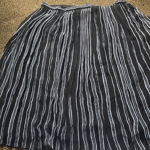 Banana Republic Black and Blue Striped Pleated Midi Skirt💫